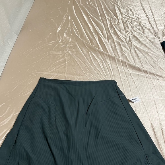 Old Navy Dresses & Skirts - Old Navy Dark Green athletic Skirt